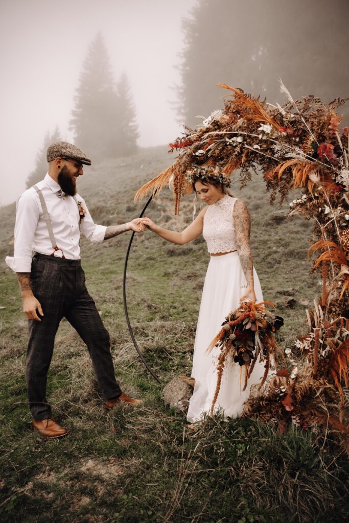 Berghochzeit Alpen Wedding Boho Brautpaar Stefanie Fleischmann Fotografie